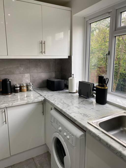 לונדון Luxury 2 Bedroom Apartment, Parking, Few Minutes Walk From Wembley Stadium מראה חיצוני תמונה